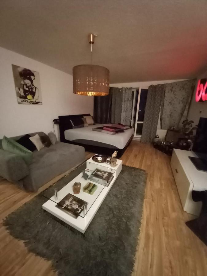 Tolle Private 2-Zimmer Wohnung Im Szene Bezirk Berlin-Friedrichshain Exterior foto