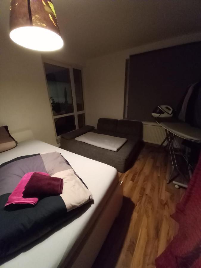 Tolle Private 2-Zimmer Wohnung Im Szene Bezirk Berlin-Friedrichshain Exterior foto