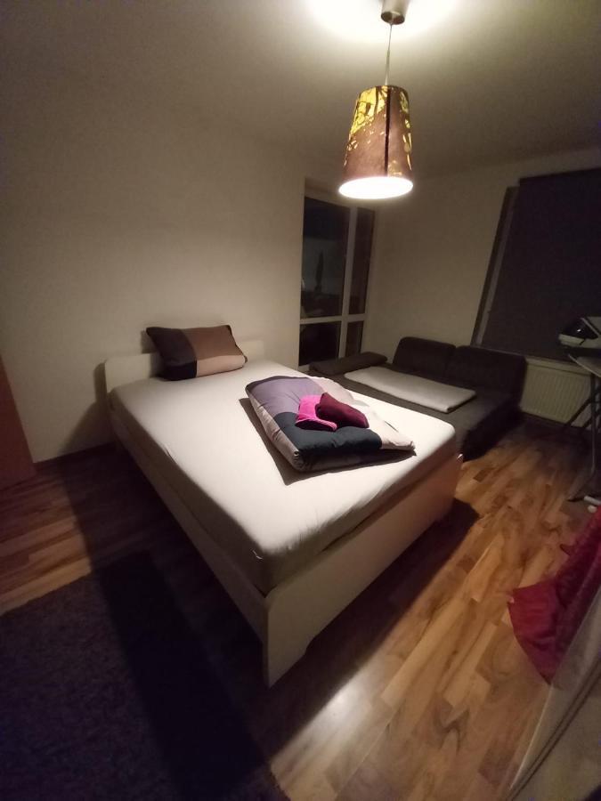 Tolle Private 2-Zimmer Wohnung Im Szene Bezirk Berlin-Friedrichshain Exterior foto