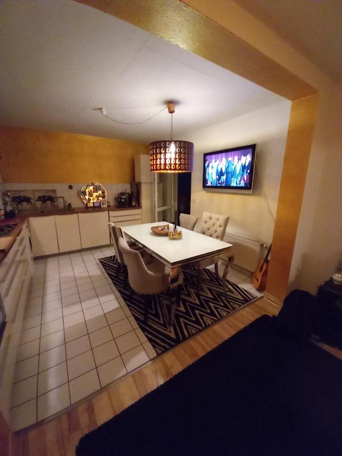 Tolle Private 2-Zimmer Wohnung Im Szene Bezirk Berlin-Friedrichshain Exterior foto